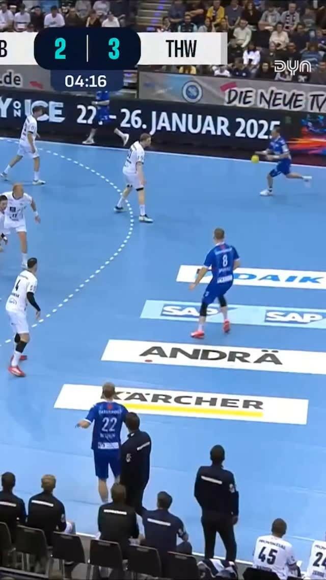 La elegancia de un buen pase por la espalda 🤤. Qué asistencia de Käi Hafner. ¡JUGÓN!

🎥@dynhandball

#BalonmanoActual #HandballWorld #handballpassion #instasport #ehf #beachhandball #training #handball #handballplayer #handballteam #handballworld #ehfcl #babyball #handballtime #handboll #hndbl  #active #handballer #handball #handballvideo #sports #handballtime #handballlife #pallamano #handballpic #gameday #handbol  #balonmano #ihf #andebol #andebolfeminino