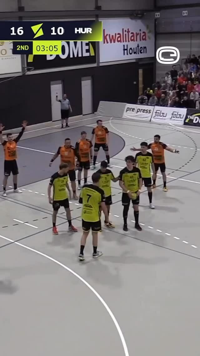 ¿Pasivo? Déjame el balón. ¡Directo a la escuadra! 🚀🚀

🎥@eyeconshandbal

#BalonmanoActual #HandballWorld #handballpassion #instasport #ehf #beachhandball #training #handball #handballplayer #handballteam #handballworld #ehfcl #babyball #handballtime #handboll #hndbl  #active #handballer #handball #handballvideo #sports #handballtime #handballlife #pallamano #handballpic #gameday #handbol  #balonmano #ihf #andebol #andebolfeminino