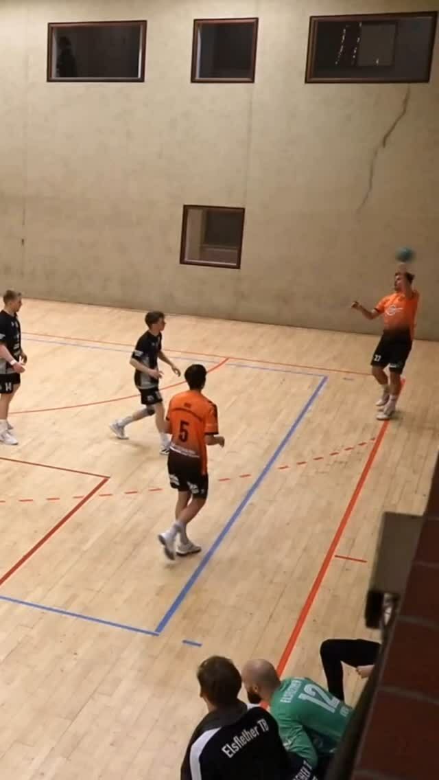 Qué fácil lo hizo. Amago y para dentro. ¡SHOW TIME!

#BalonmanoActual #HandballWorld #handballpassion #instasport #ehf #beachhandball #training #handball #handballplayer #handballteam #handballworld #ehfcl #babyball #handballtime #handboll #hndbl  #active #handballer #handball #handballvideo #sports #handballtime #handballlife #pallamano #handballpic #gameday #handbol  #balonmano #ihf #andebol #andebolfeminino