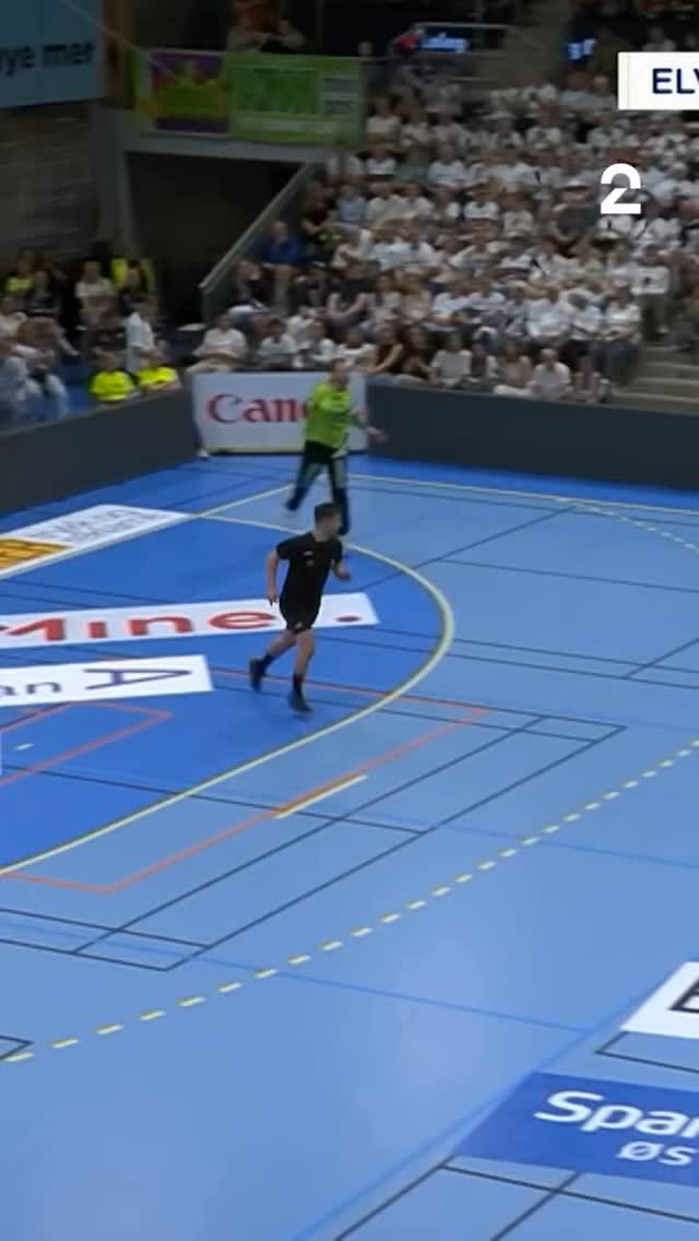 Hay acciones defensivas que se celebran como goles. ¡BRUTAL!

🎥@tv2handball

#BalonmanoActual #HandballWorld #handballpassion #instasport #ehf #beachhandball #training #handball #handballplayer #handballteam #handballworld #ehfcl #babyball #handballtime #handboll #hndbl  #active #handballer #handball #handballvideo #sports #handballtime #handballlife #pallamano #handballpic #gameday #handbol  #balonmano #ihf #andebol #andebolfeminino