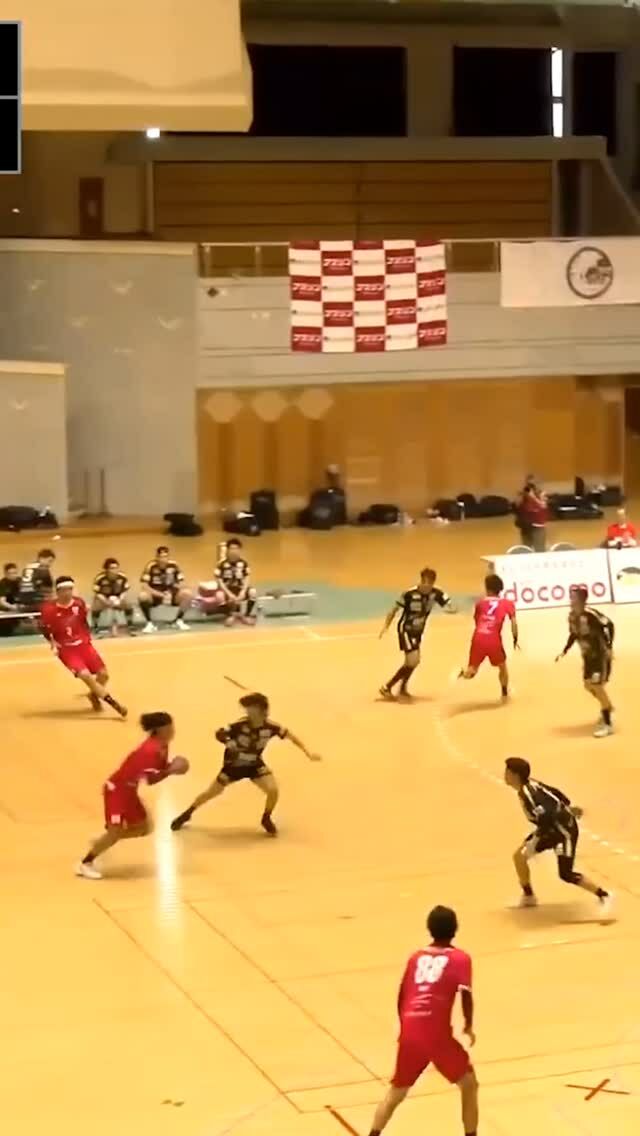Reaccionó a tiempo. Qué intervención. ¡PARADÓN!

🎥@league.h_official 

#BalonmanoActual #HandballWorld #handballpassion #instasport #ehf #beachhandball #training #handball #handballplayer #handballteam #handballworld #ehfcl #babyball #handballtime #handboll #hndbl  #active #handballer #handball #handballvideo #sports #handballtime #handballlife #pallamano #handballpic #gameday #handbol  #balonmano #ihf #andebol #andebolfeminino