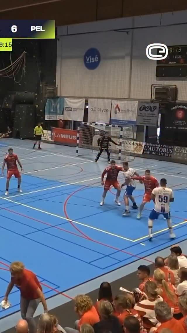 ¿Qué sanción merece una reacción así? ¡MENUDO GOLPE! 😳

🎥@eyeconshandbal 

#BalonmanoActual #HandballWorld #handballpassion #instasport #ehf #beachhandball #training #handball #handballplayer #handballteam #handballworld #ehfcl #babyball #handballtime #handboll #hndbl  #active #handballer #handball #handballvideo #sports #handballtime #handballlife #pallamano #handballpic #gameday #handbol  #balonmano #ihf #andebol #andebolfeminino