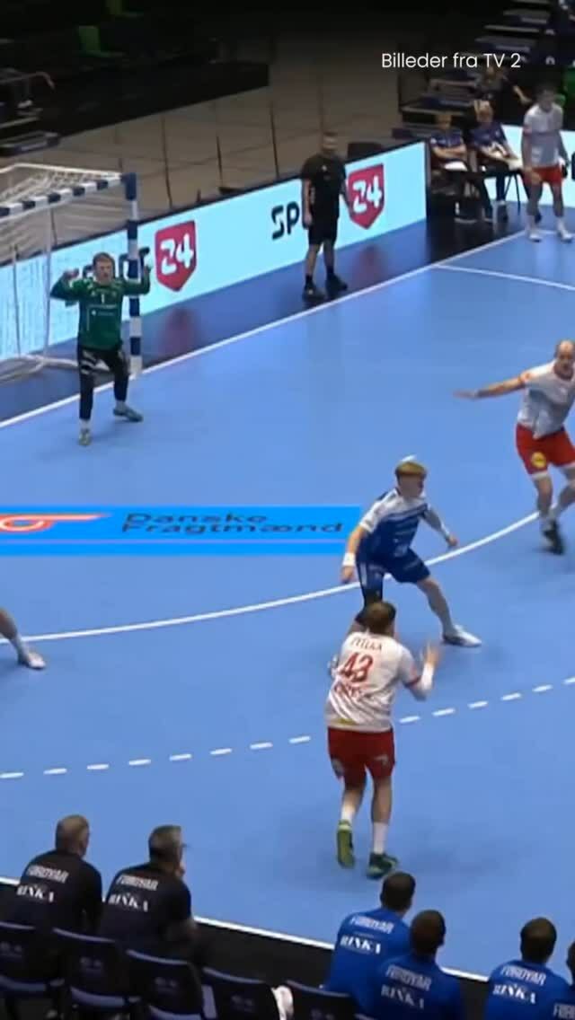 El portero ni vio el balón. Qué potencia la de @simonpytlickk. ¡BOOOM!

@tv2sportdk

#BalonmanoActual #HandballWorld #handballpassion #instasport #ehf #beachhandball #training #handball #handballplayer #handballteam #handballworld #ehfcl #babyball #handballtime #handboll #hndbl  #active #handballer #handball #handballvideo #sports #handballtime #handballlife #pallamano #handballpic #gameday #handbol  #balonmano #ihf #andebol #andebolfeminino